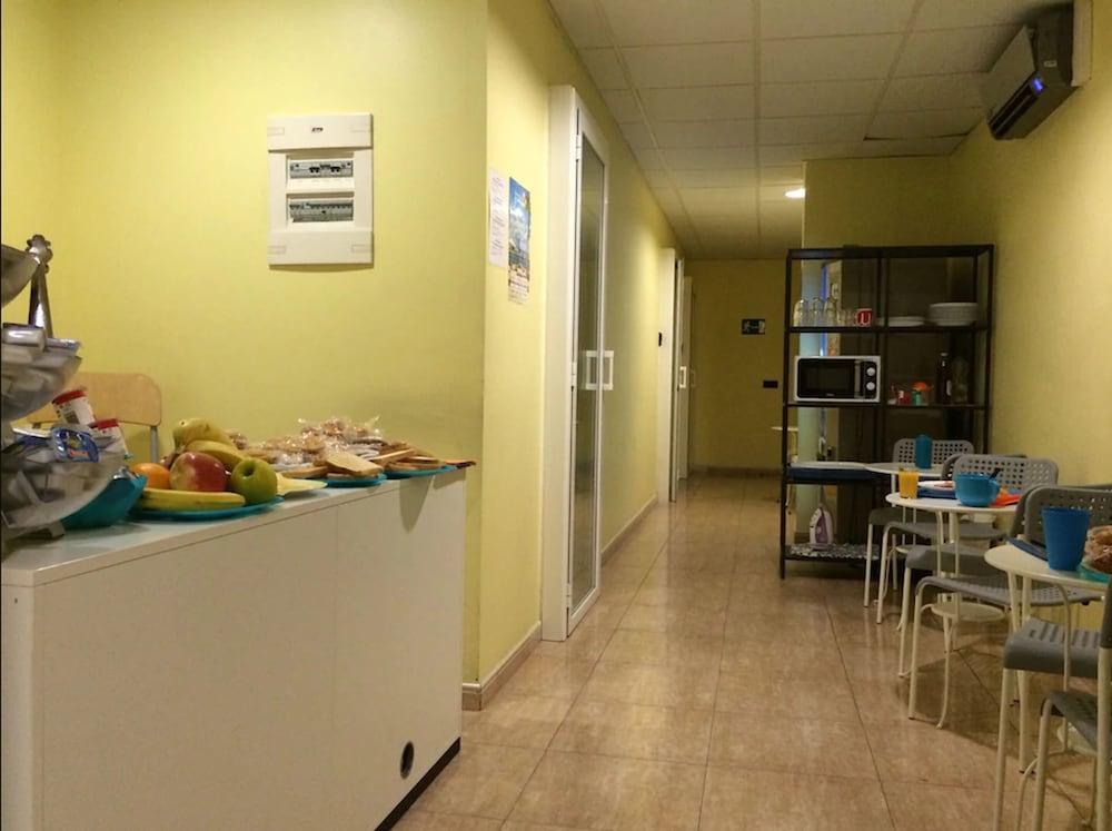 Barcelona City North Hostal ภายนอก รูปภาพ