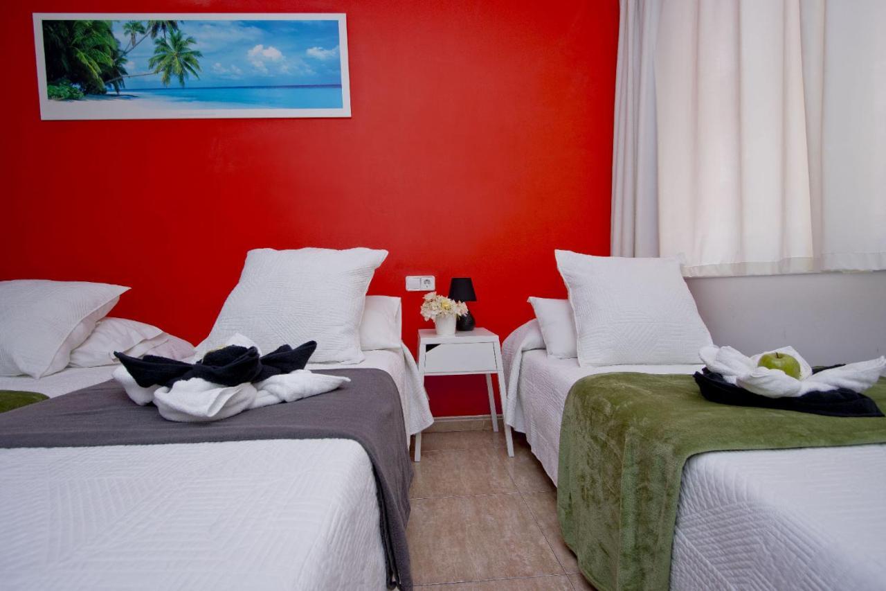 Barcelona City North Hostal ภายนอก รูปภาพ