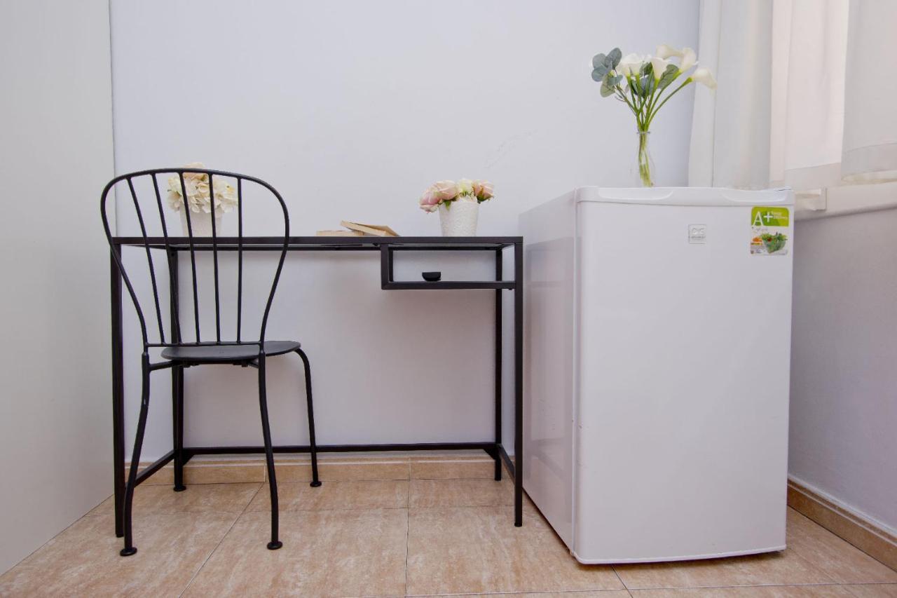 Barcelona City North Hostal ภายนอก รูปภาพ