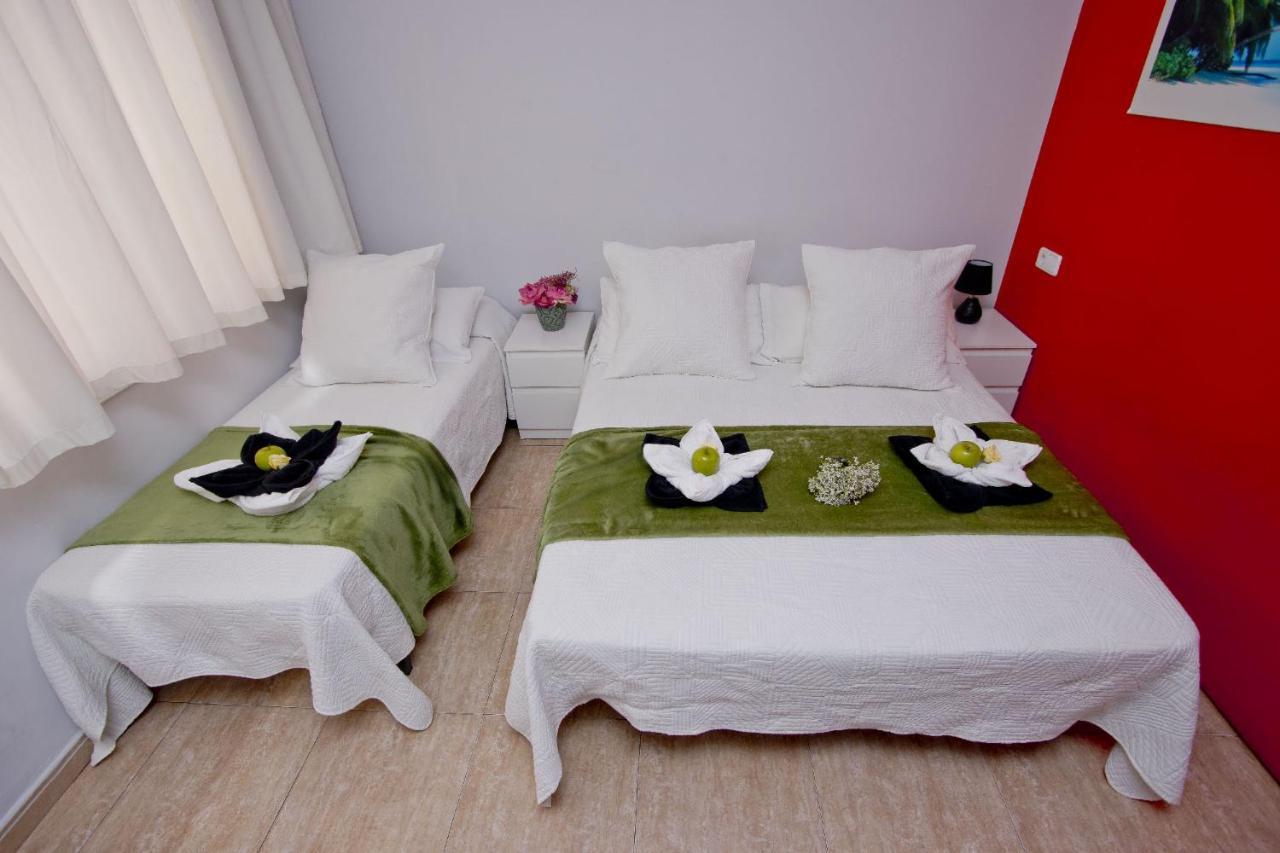 Barcelona City North Hostal ภายนอก รูปภาพ