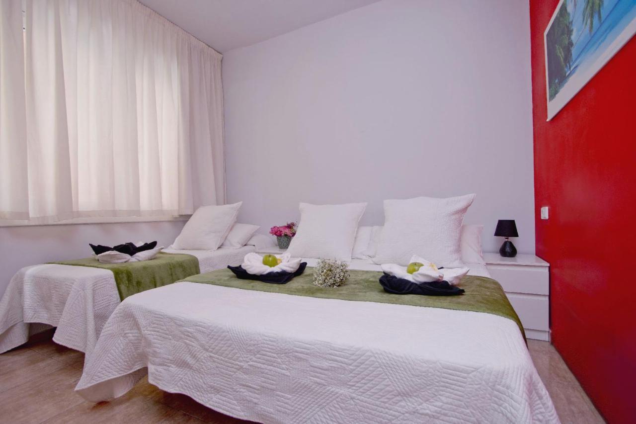 Barcelona City North Hostal ภายนอก รูปภาพ