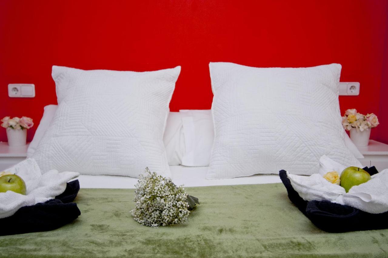 Barcelona City North Hostal ภายนอก รูปภาพ