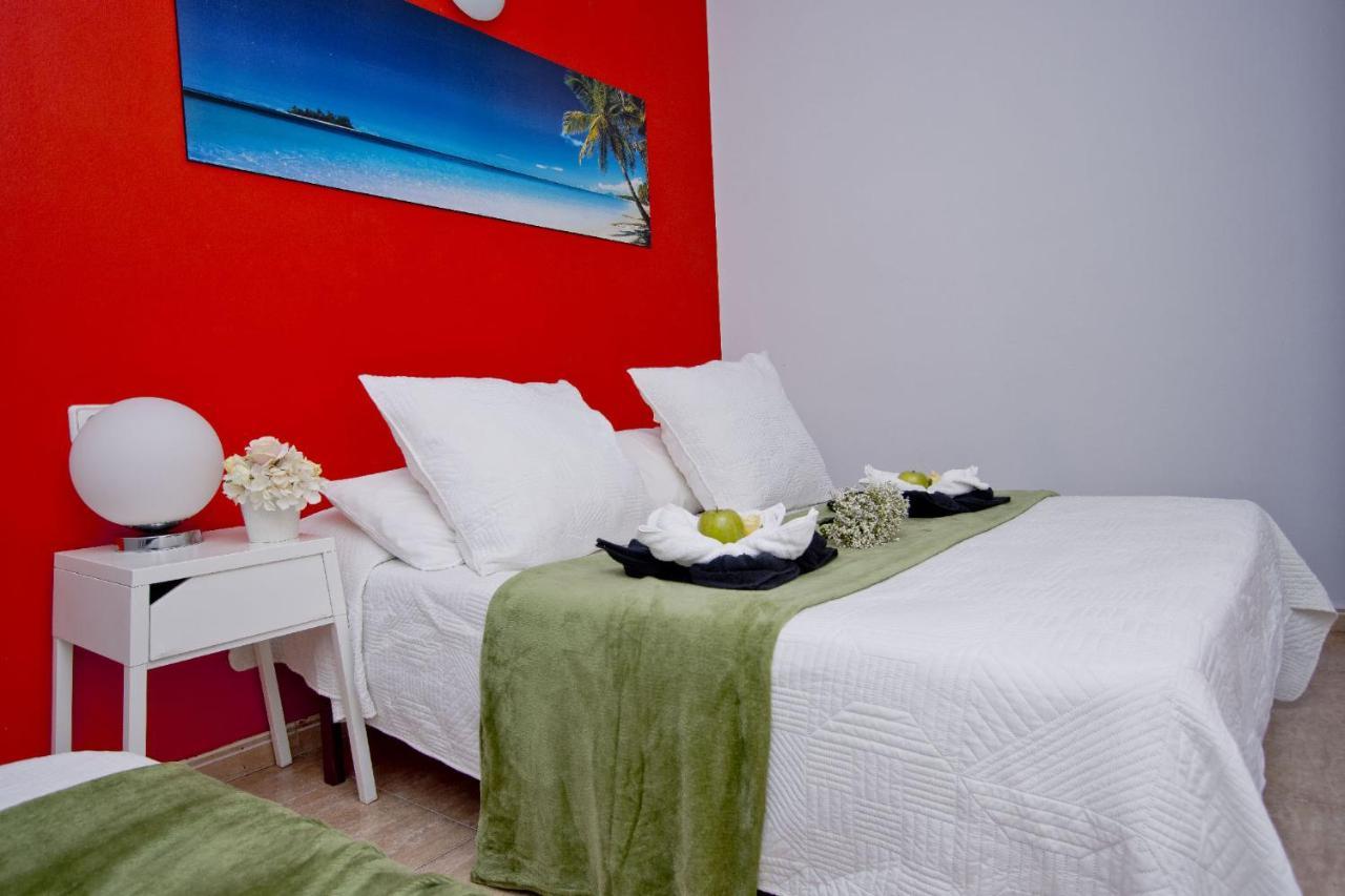 Barcelona City North Hostal ภายนอก รูปภาพ