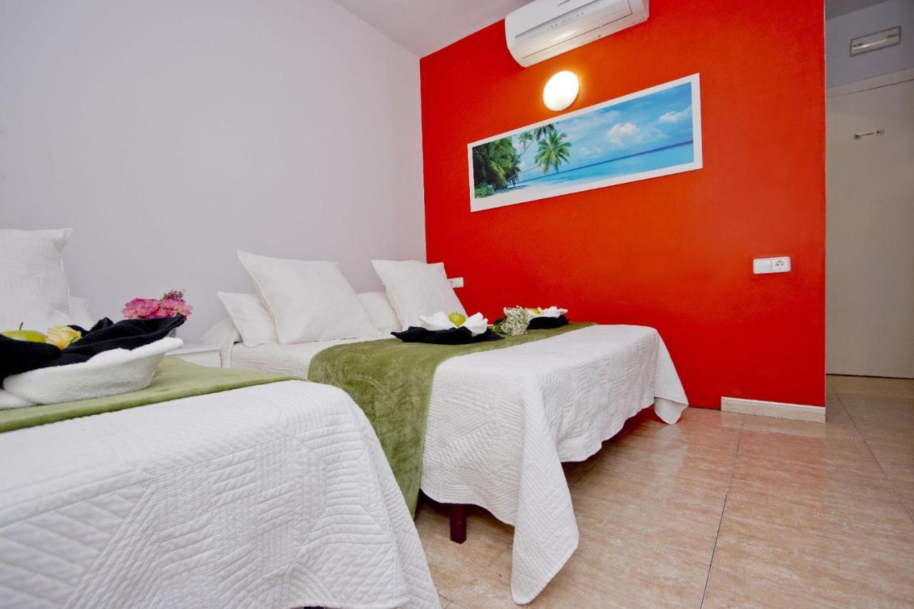 Barcelona City North Hostal ภายนอก รูปภาพ