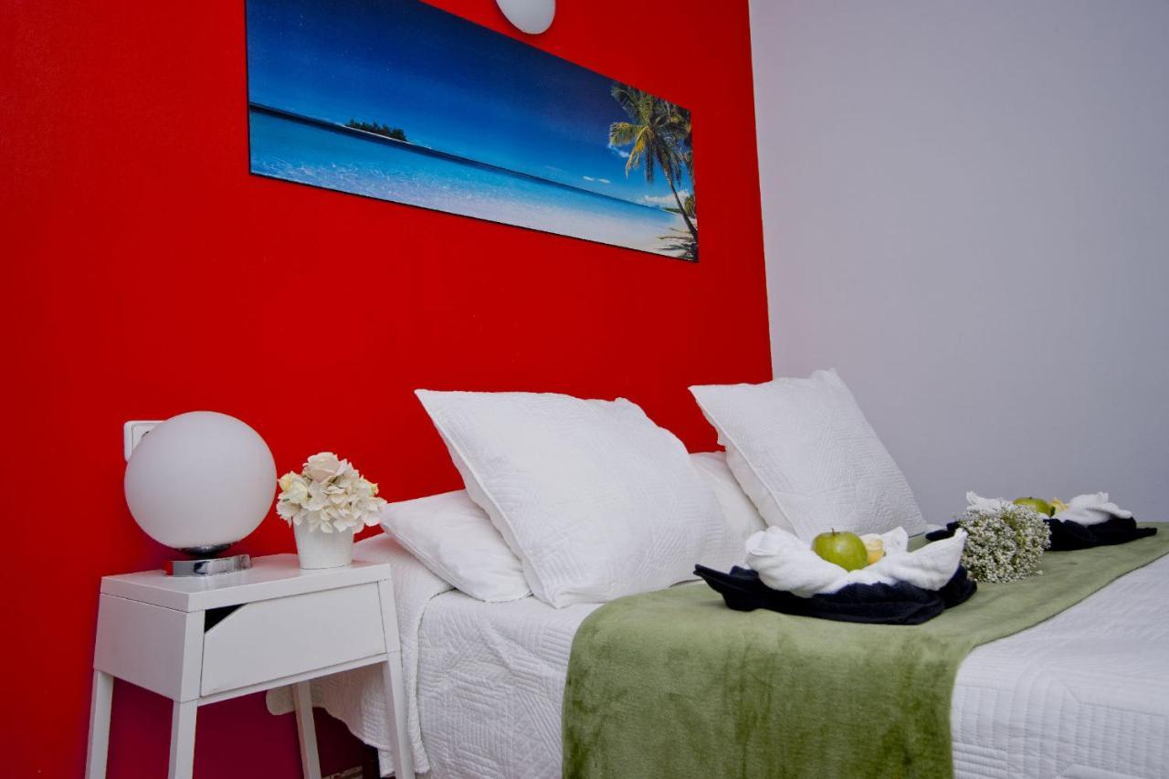 Barcelona City North Hostal ภายนอก รูปภาพ