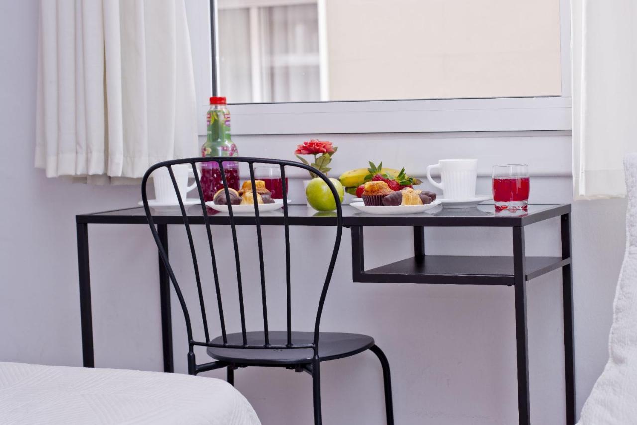 Barcelona City North Hostal ภายนอก รูปภาพ