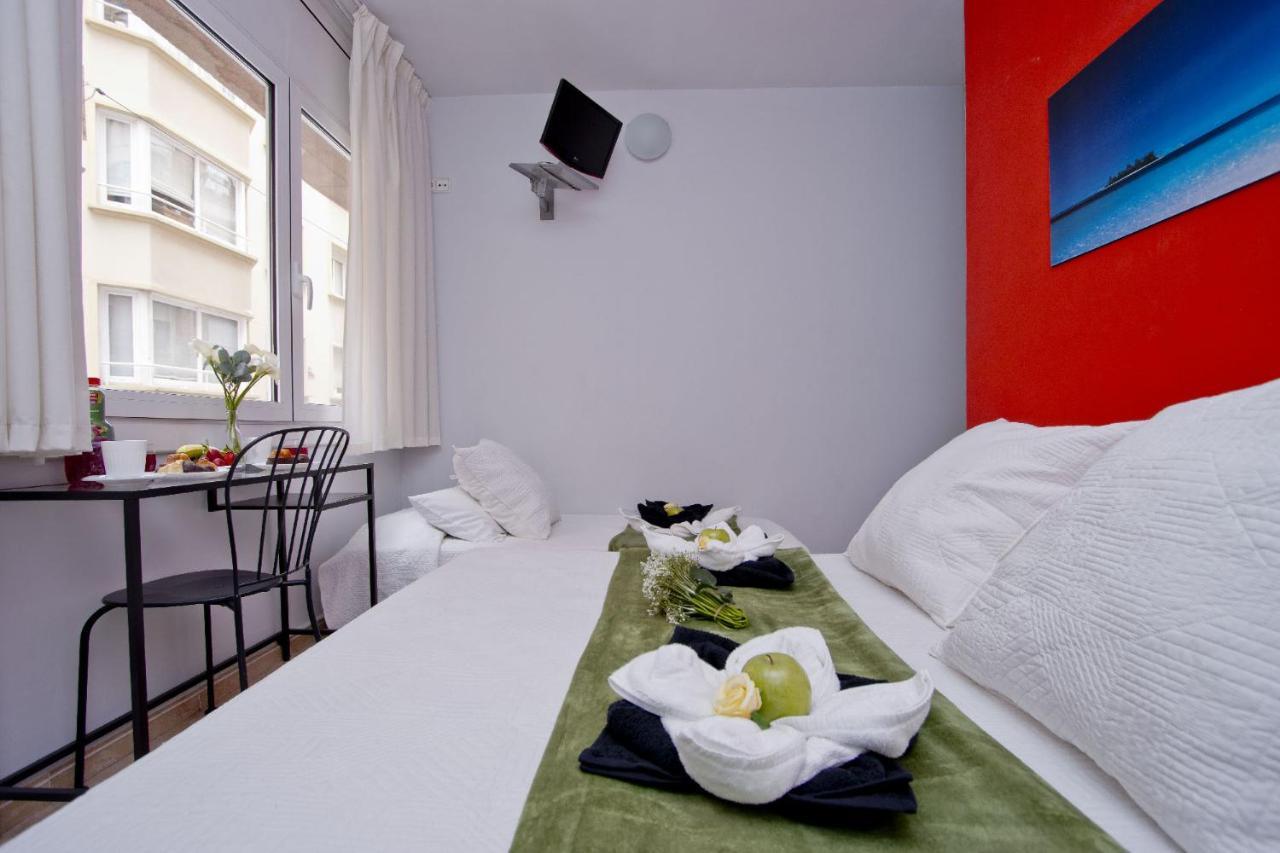 Barcelona City North Hostal ภายนอก รูปภาพ