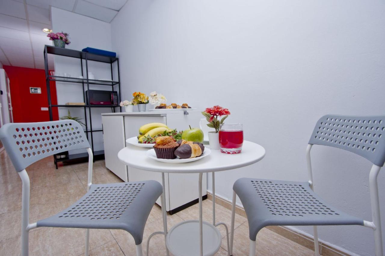 Barcelona City North Hostal ภายนอก รูปภาพ