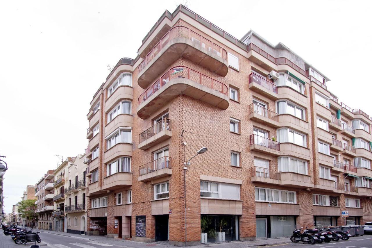 Barcelona City North Hostal ภายนอก รูปภาพ