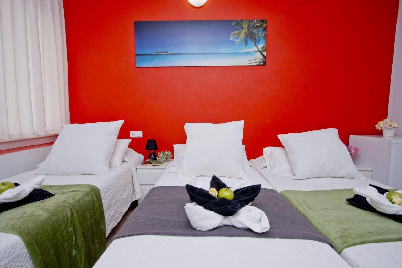 Barcelona City North Hostal ภายนอก รูปภาพ