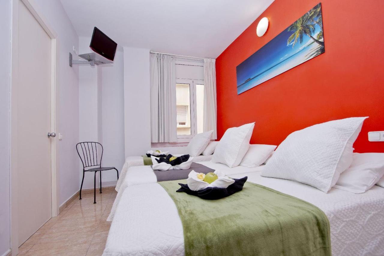 Barcelona City North Hostal ภายนอก รูปภาพ