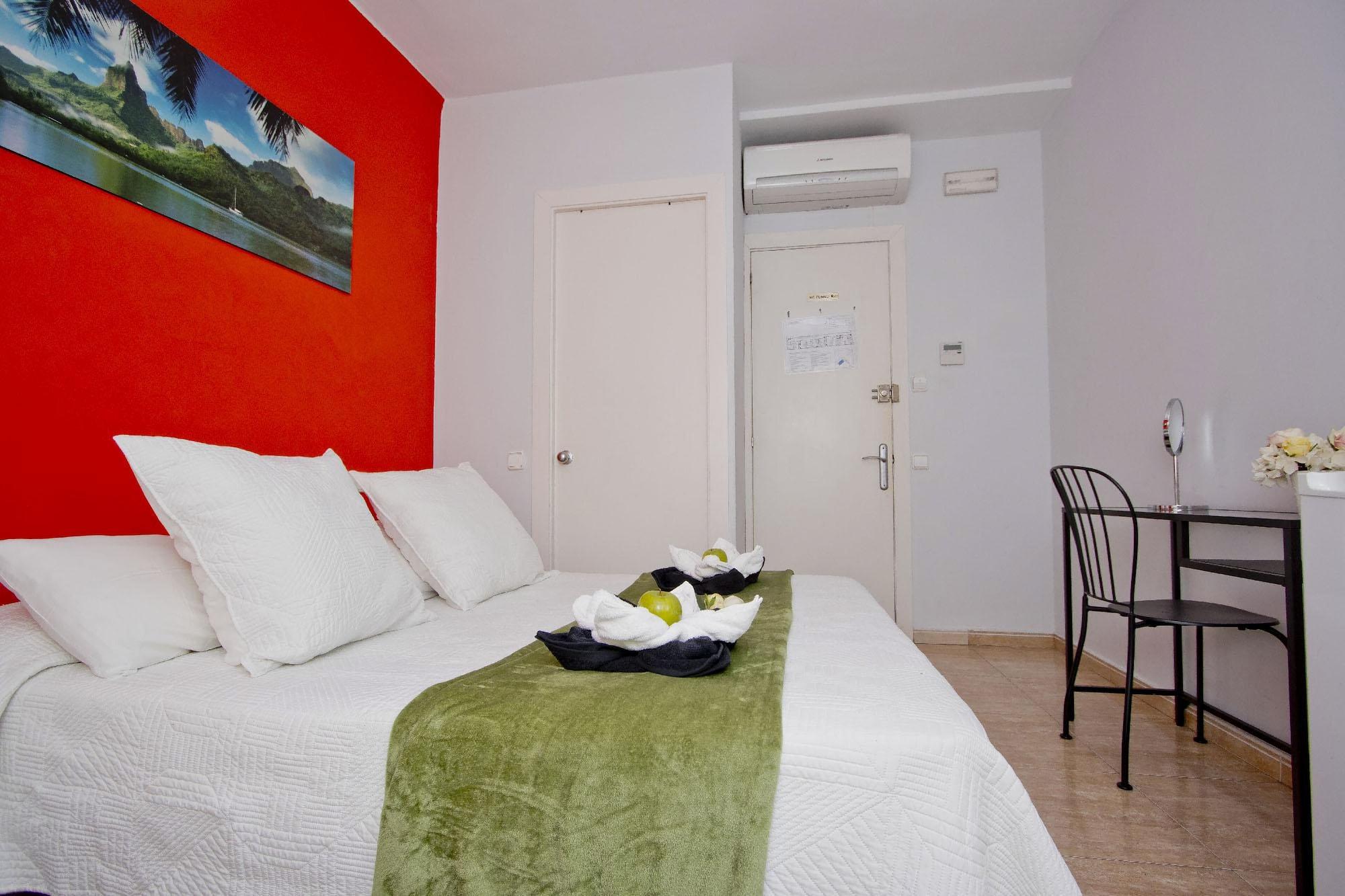 Barcelona City North Hostal ภายนอก รูปภาพ