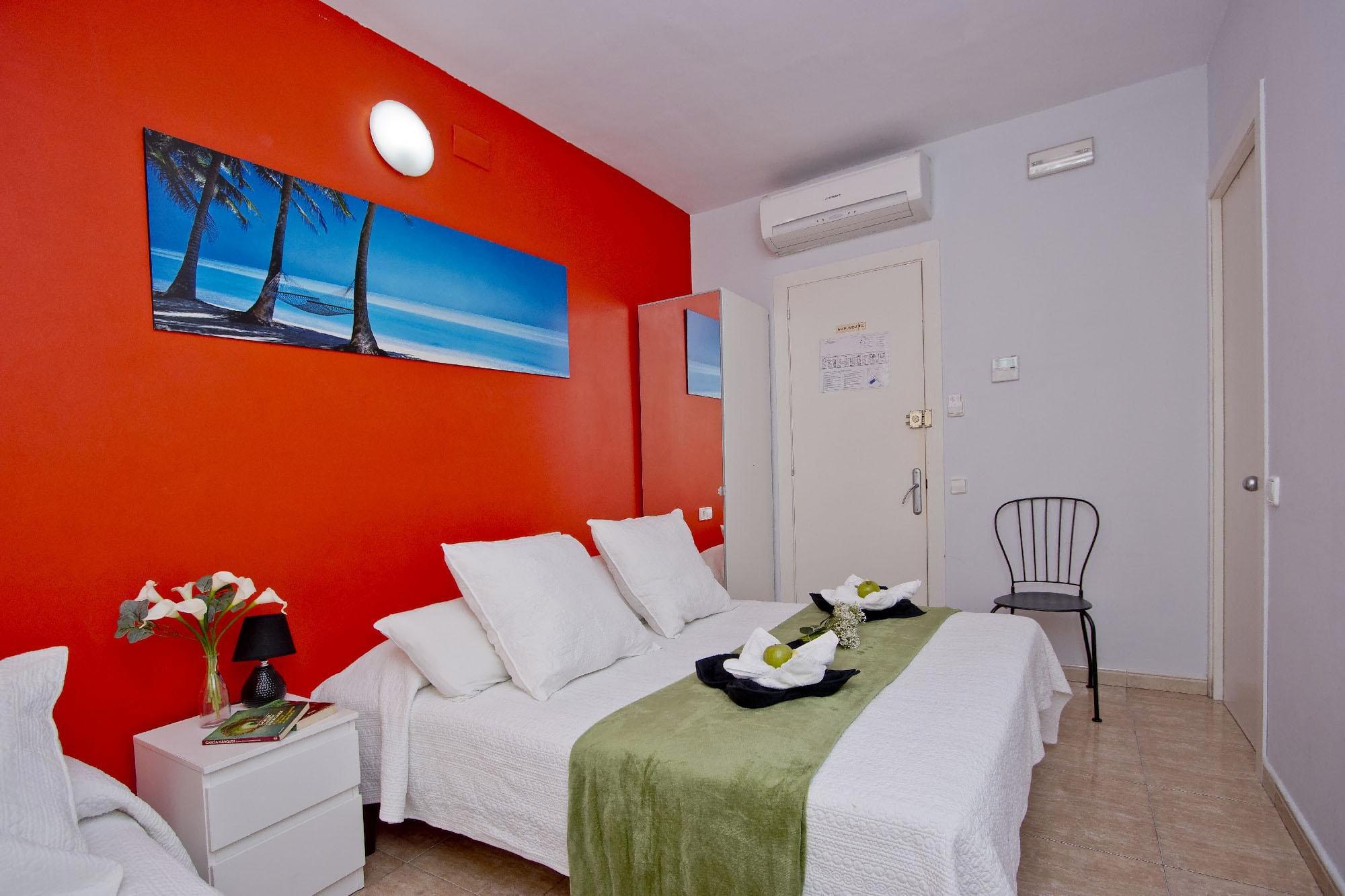 Barcelona City North Hostal ภายนอก รูปภาพ