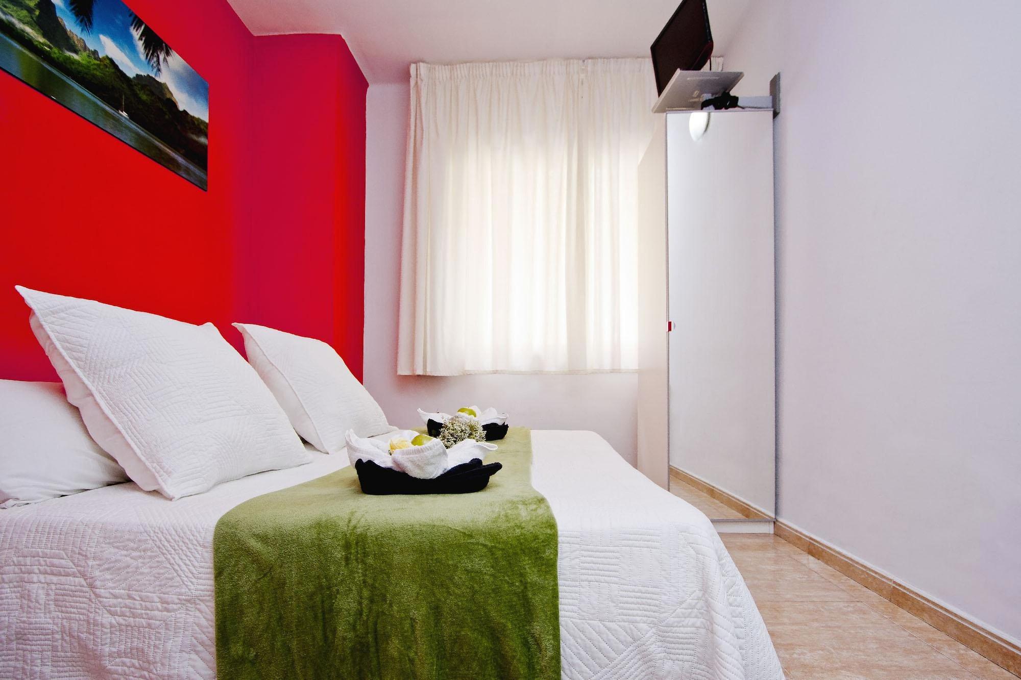 Barcelona City North Hostal ภายนอก รูปภาพ